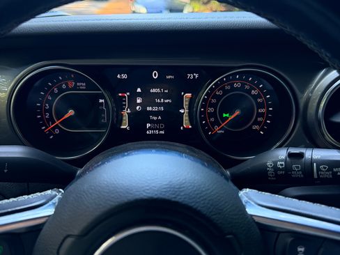 Used 2020 Jeep Wrangler Unlimited Sahara AWD/4WD image 8