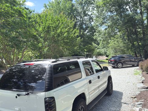 Used 2004 GMC Yukon XL SLT w/ Preferred Equipment Group AWD/4WD image 4