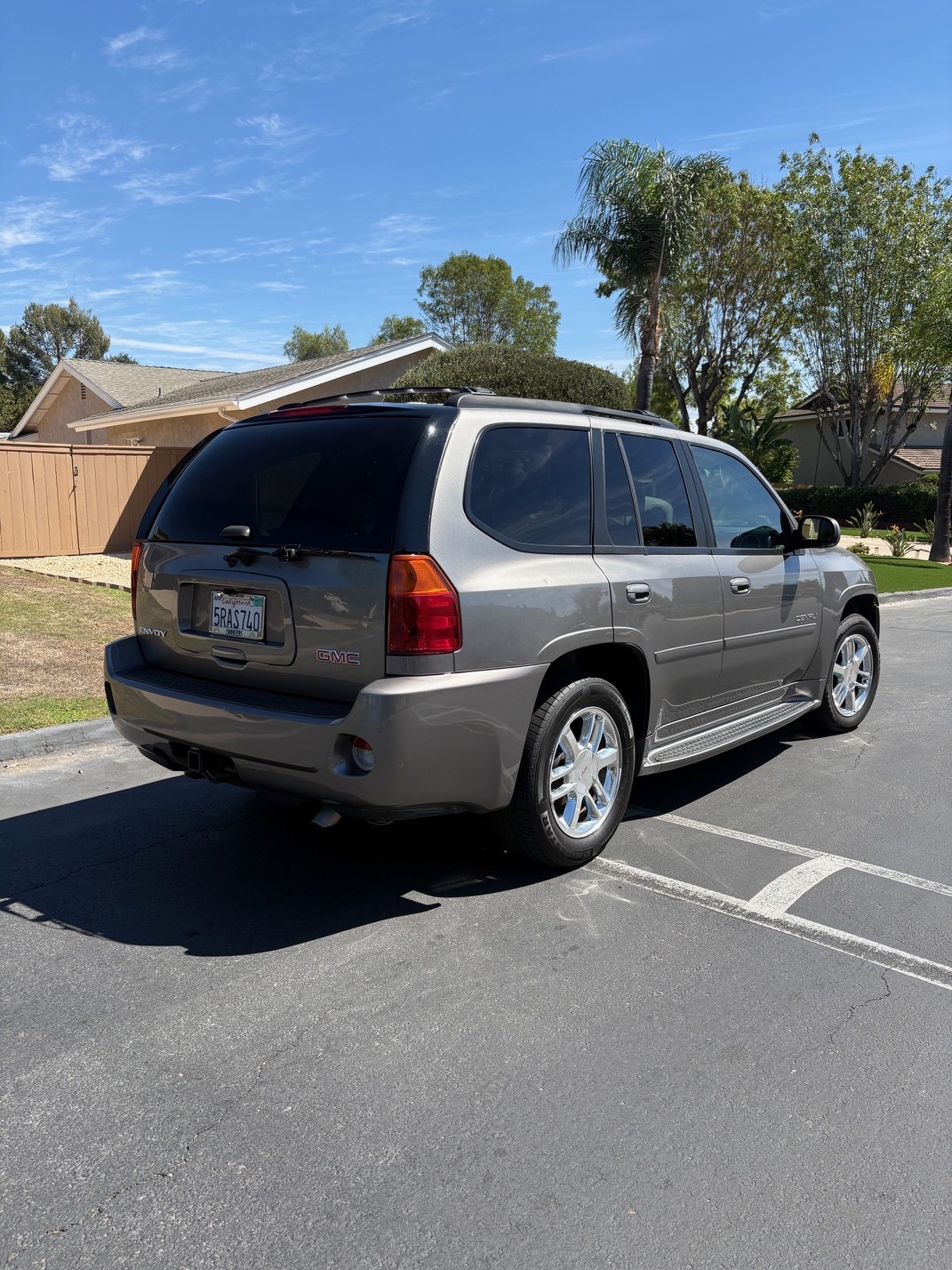 Used 2006 GMC Envoy Denali RWD image 8