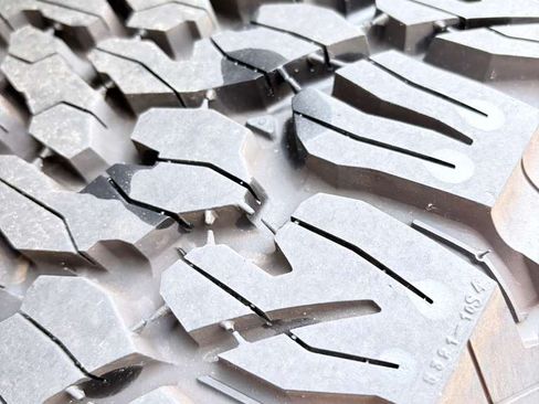 Used 2013 Jeep Wrangler Unlimited Sahara w/ Mopar Chrome Edition Group AWD/4WD image 9