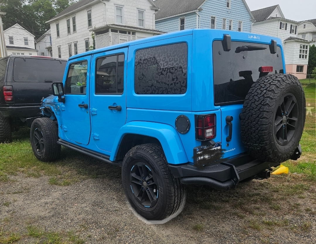 Used 2017 Jeep Wrangler Unlimited Sahara AWD/4WD image 2