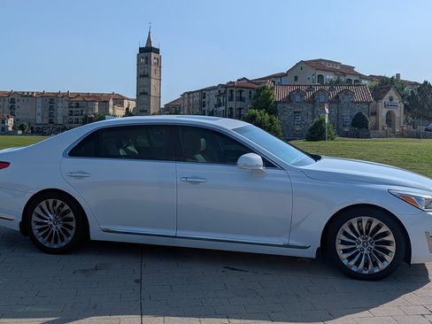 Used 2018 Genesis G90 5.0 Ultimate RWD image 5