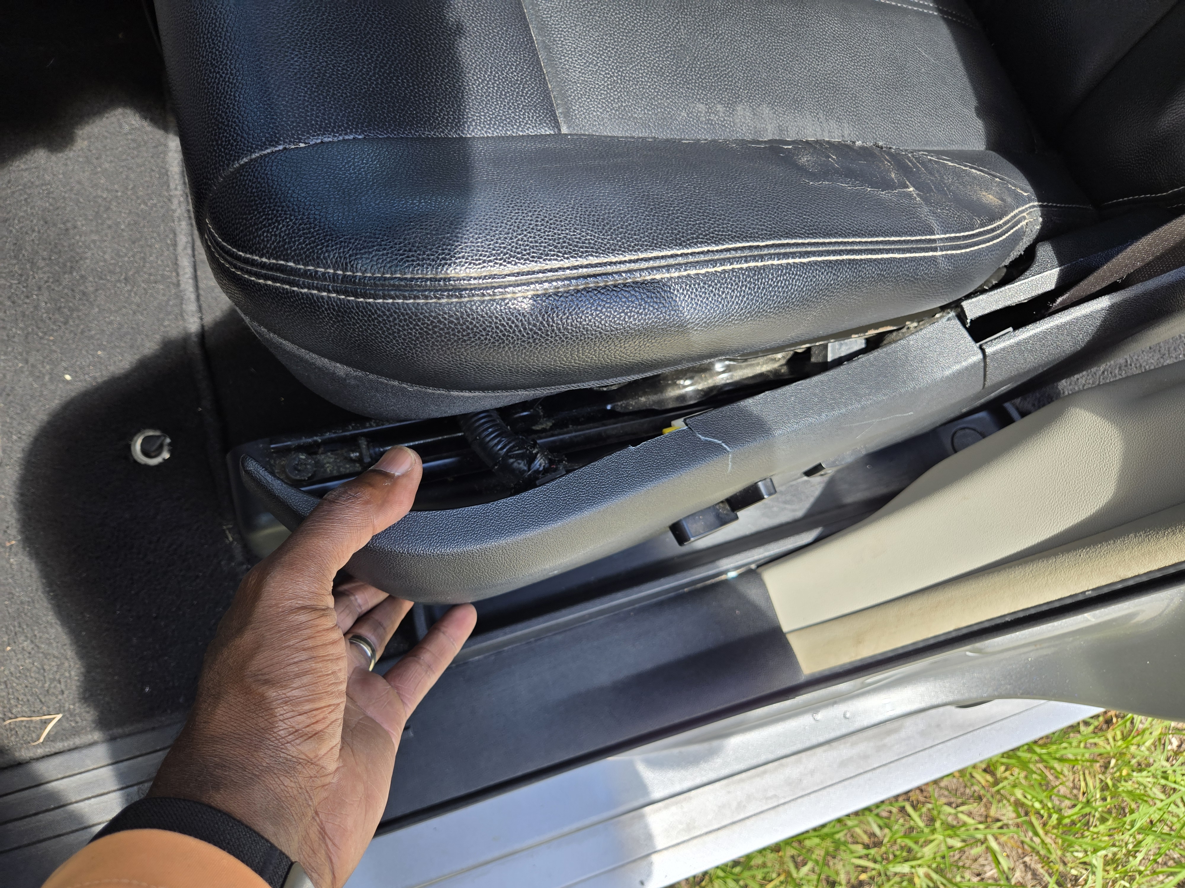 Used 2016 Chrysler Town & Country Touring FWD image 16