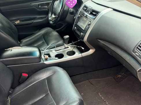 Used 2013 Nissan Altima 2.5 SL w/ Technology Pkg FWD image 4