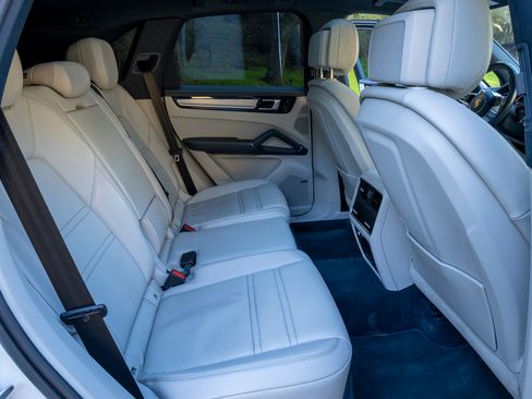 Used 2019 Porsche Cayenne S image 17