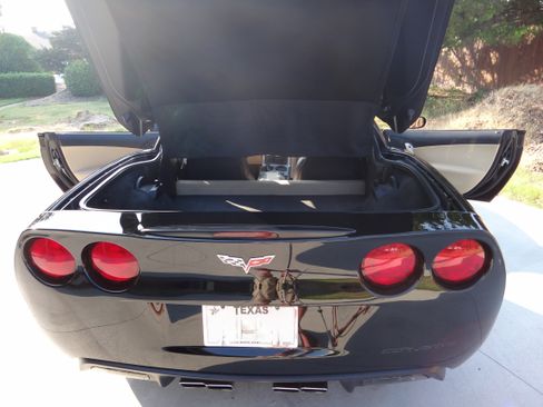 Used 2005 Chevrolet Corvette Coupe w/ Preferred Equipment Group image 8