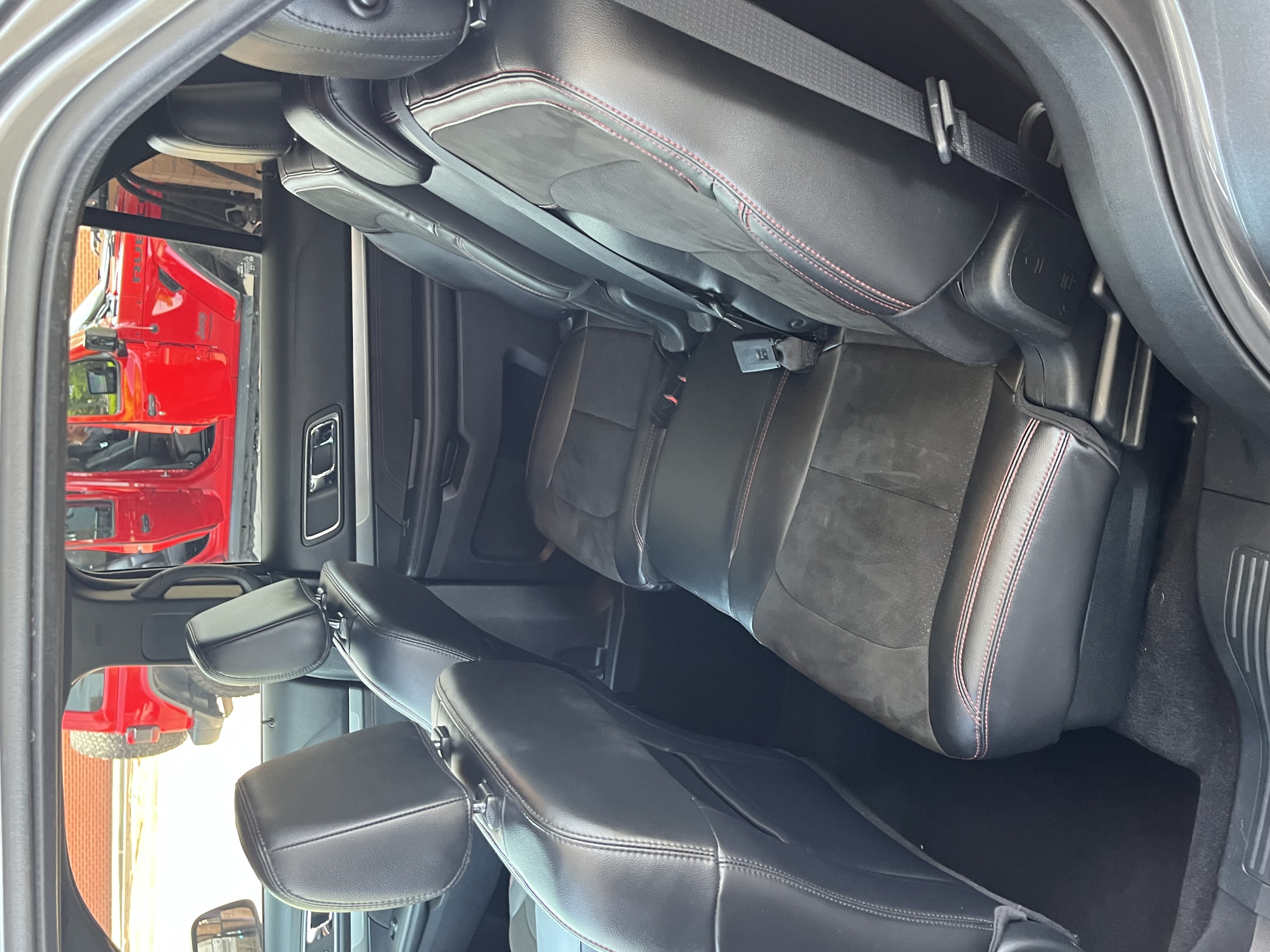 Used 2018 Ford Explorer XLT w/ Equipment Group 202A FWD image 18