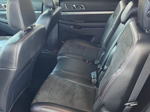 Used 2018 Ford Explorer XLT w/ Equipment Group 202A FWD image 16