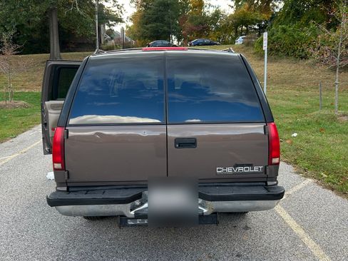 Used 1998 Chevrolet Suburban 4WD w/ Preferred Equipment Group 3 image 14