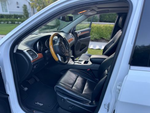 Used 2013 Jeep Grand Cherokee Overland w/ Advance Technology Group image 13