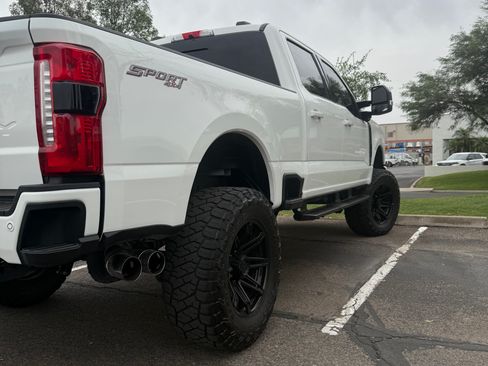 Used 2024 Ford F350 Lariat w/ Lariat Ultimate Package AWD/4WD image 8
