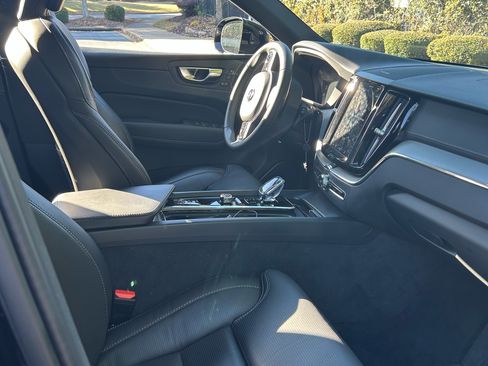 Used 2024 Volvo XC60 B5 Ultimate w/ Protection Package Premier image 9