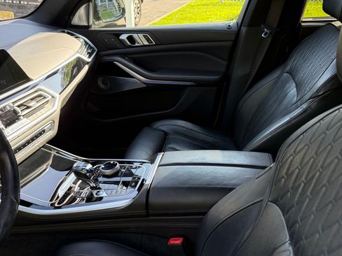 Used 2021 BMW X5 M50i w/ Executive Package image 11