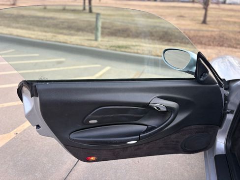 Used 2001 Porsche 911 Carrera image 21