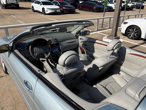 Used 2005 Mercedes-Benz CLK 320 Cabriolet image 6
