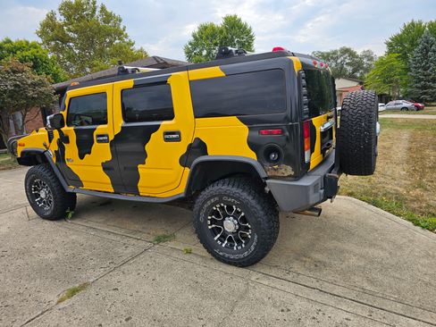 Used 2003 HUMMER H2 w/ Preferred Equipment Group image 2