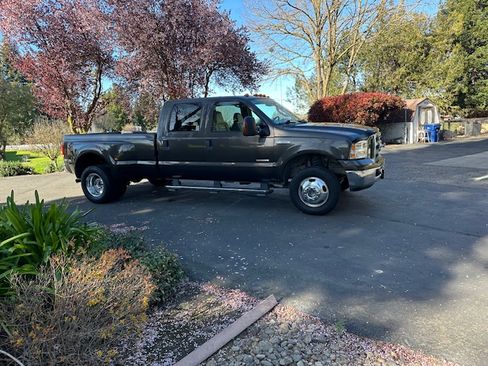 Used 2005 Ford F350 Lariat image 5