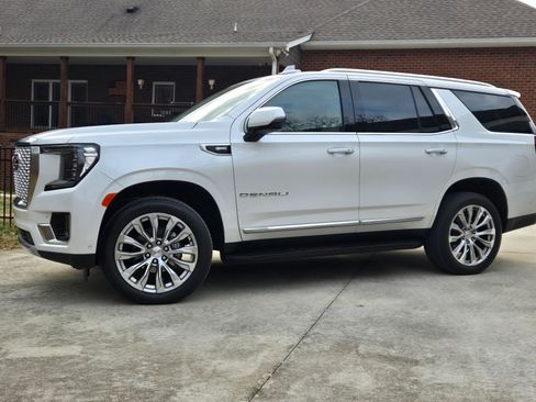 Used 2024 GMC Yukon Denali w/ Advanced Technology Package image 8