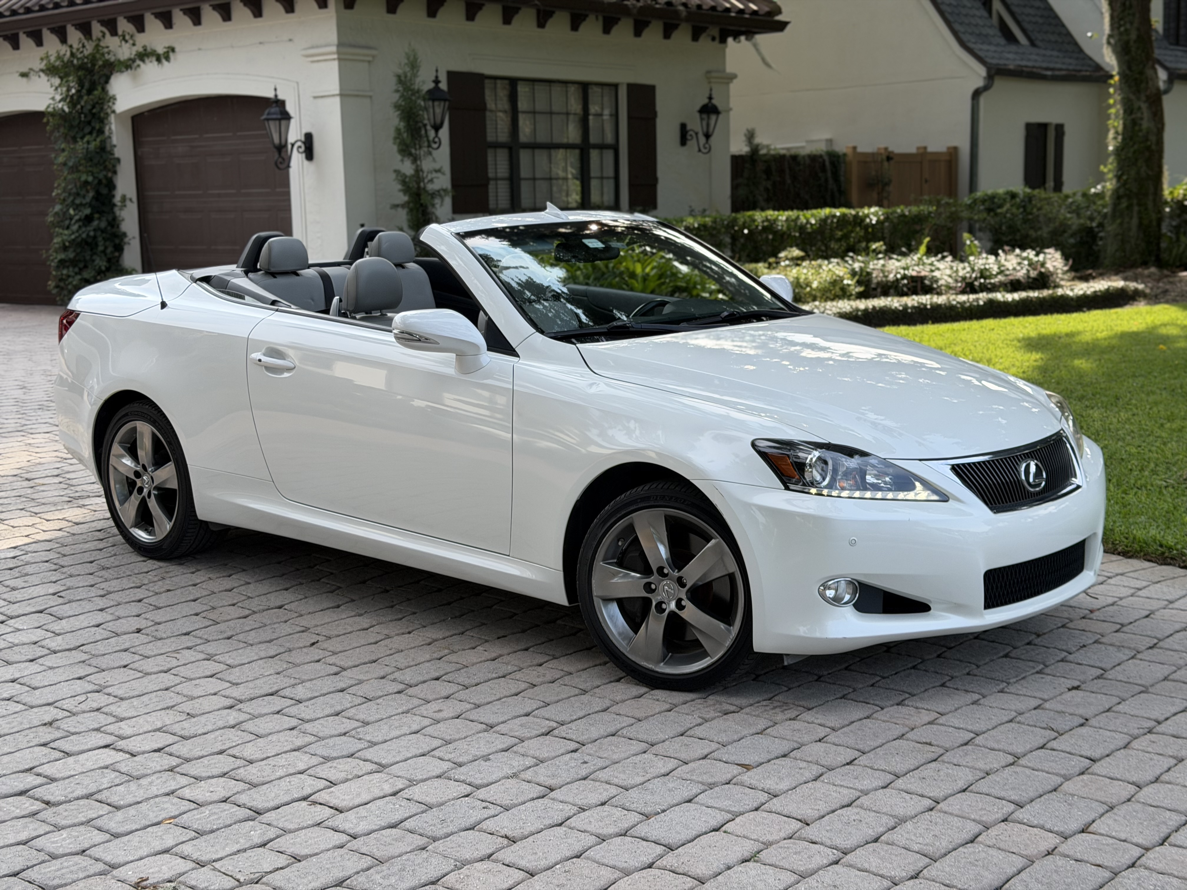 Used 2011 Lexus IS 350C w/ Luxury Pkg RWD image 11