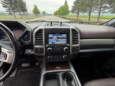 Used 2017 Ford F450 Platinum w/ Platinum Ultimate Package AWD/4WD image 23