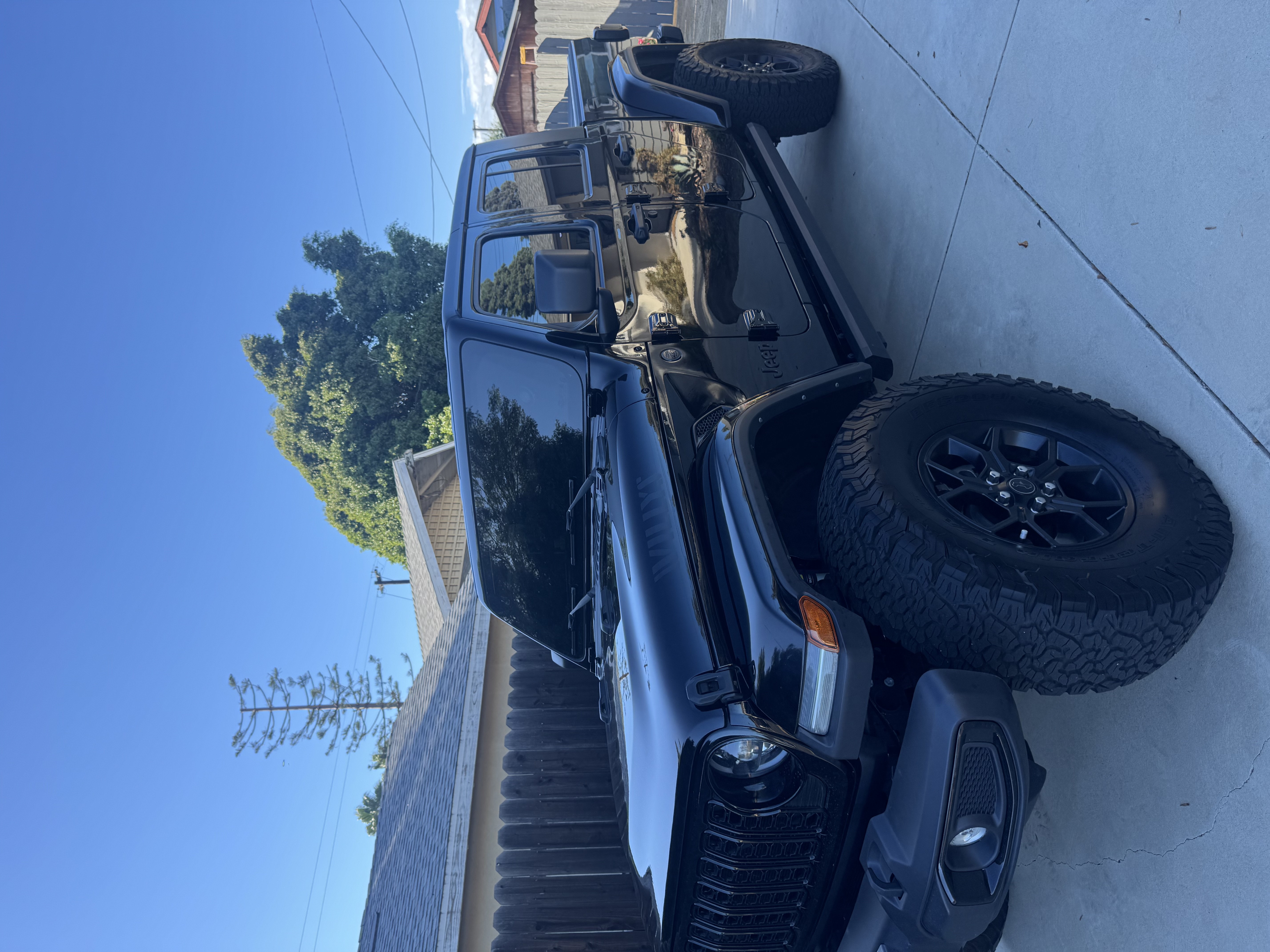 Used 2024 Jeep Gladiator Sport AWD/4WD image 1