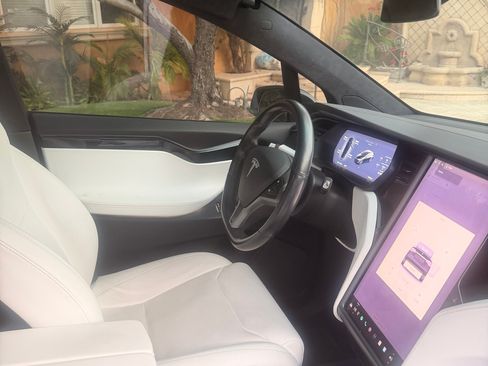 Used 2018 Tesla Model X 75D image 6