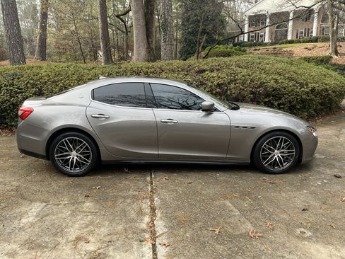 Used 2016 Maserati Ghibli image 2