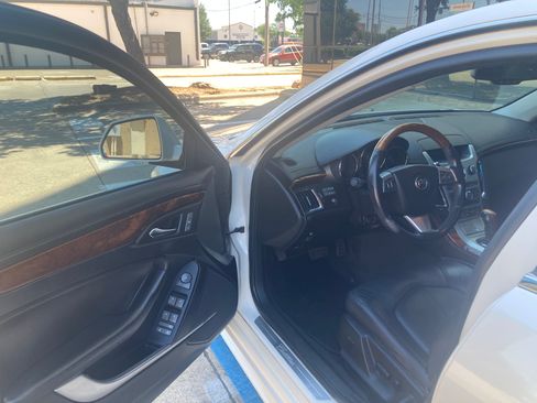 Used 2011 Cadillac CTS Luxury RWD image 11