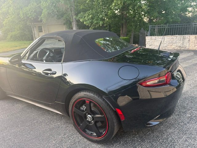 Used 2021 MAZDA MX-5 Miata Club RWD image 4