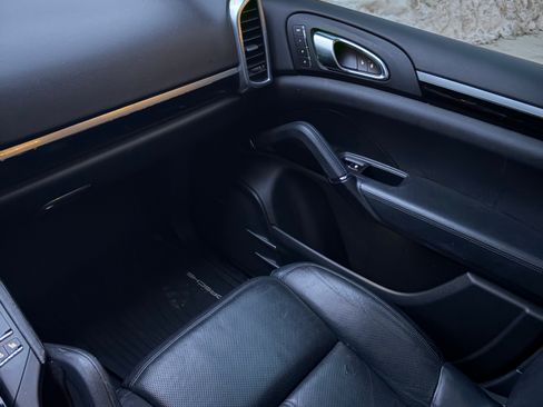 Used 2016 Porsche Cayenne S image 14