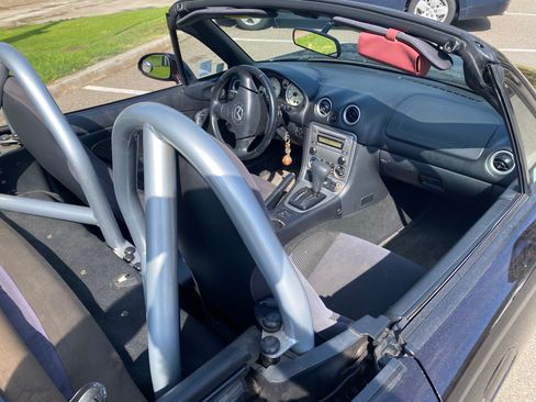 Used 2005 MAZDA MX-5 Miata w/ Convenience Pkg image 8