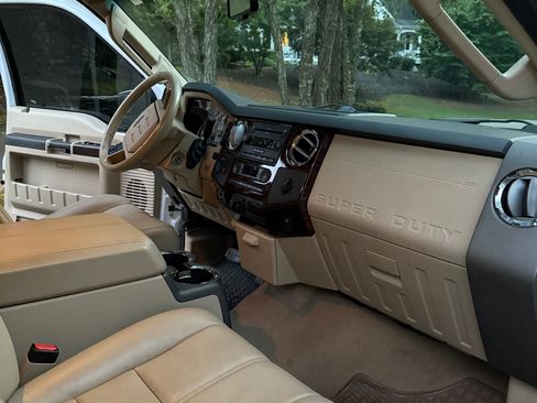 Used 2008 Ford F250 Lariat image 9