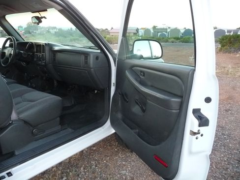 Used 2004 Chevrolet Silverado 1500 W/T w/ Light Duty Power Package AWD/4WD image 14