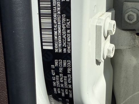 Used 2017 Jeep Renegade Limited image 5