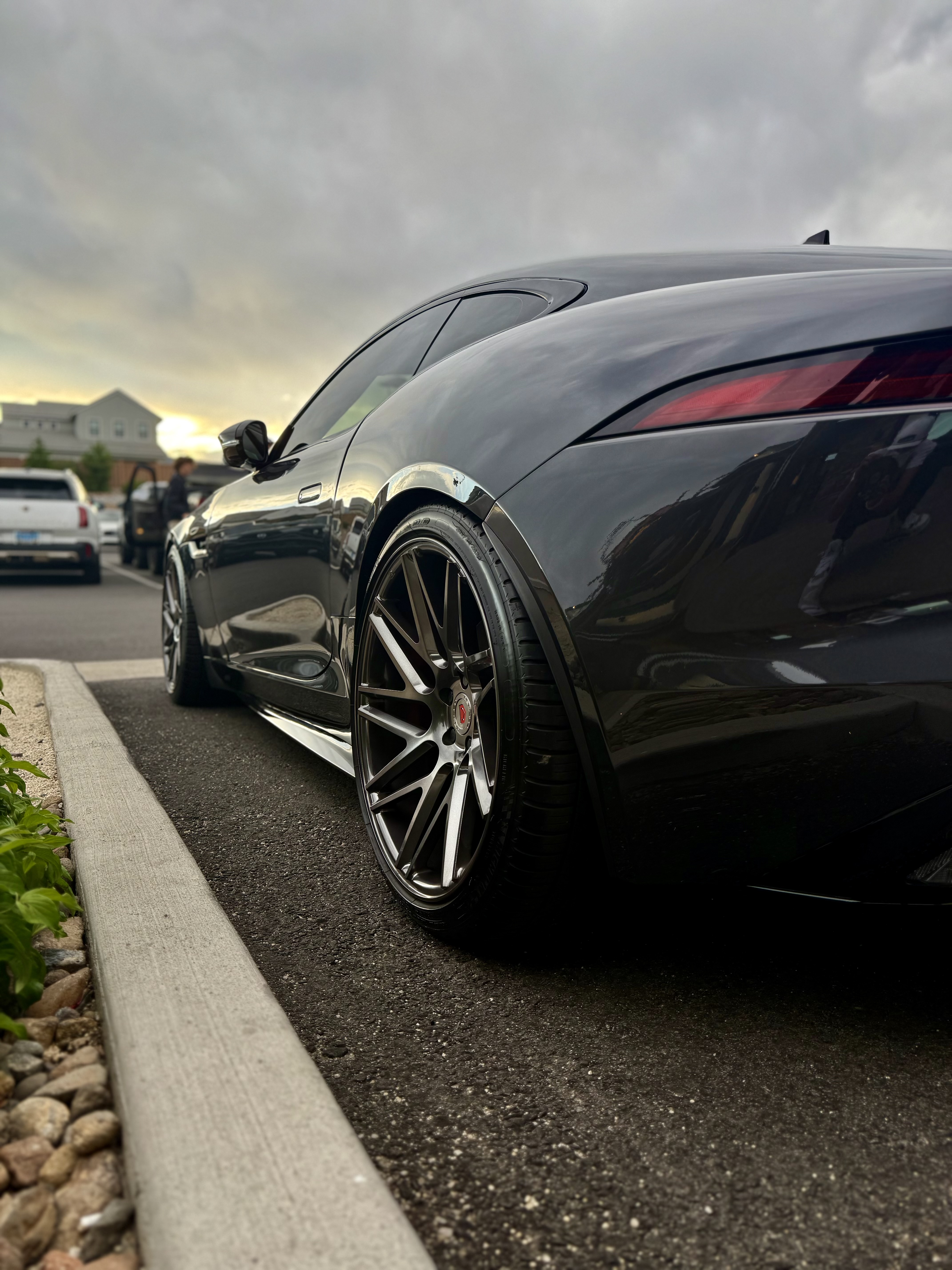 Used 2020 Jaguar F-TYPE R-Dynamic RWD image 9