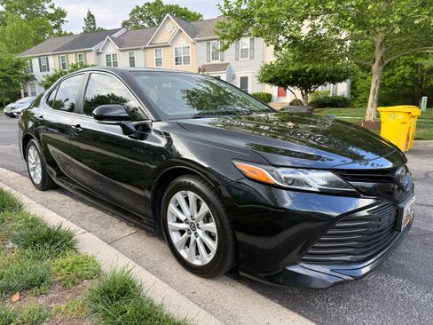 Used 2018 Toyota Camry LE w/ Audio Package FWD image 4