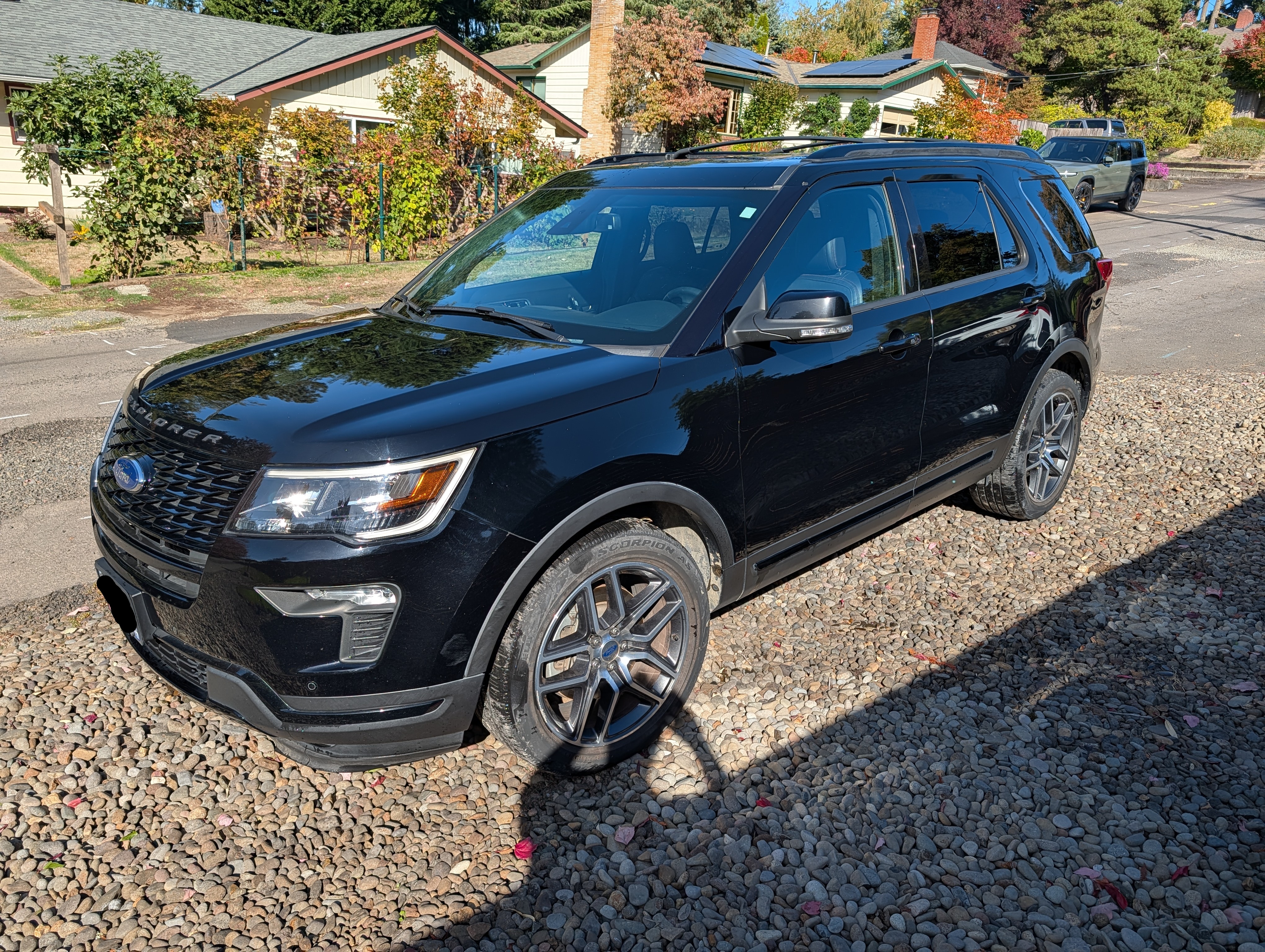 Used 2018 Ford Explorer Sport w/ Equipment Group 401A AWD/4WD image 2