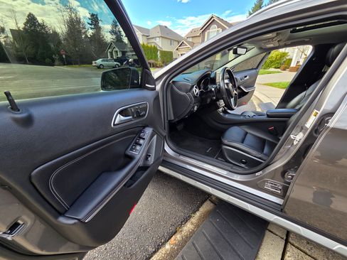 Used 2015 Mercedes-Benz GLA 250 4MATIC image 2