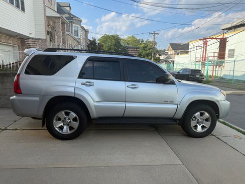 Used 2006 Toyota 4Runner Sport AWD/4WD image 1