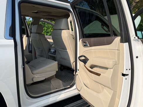 Used 2019 GMC Yukon XL Denali w/ Denali Ultimate Package AWD/4WD image 9