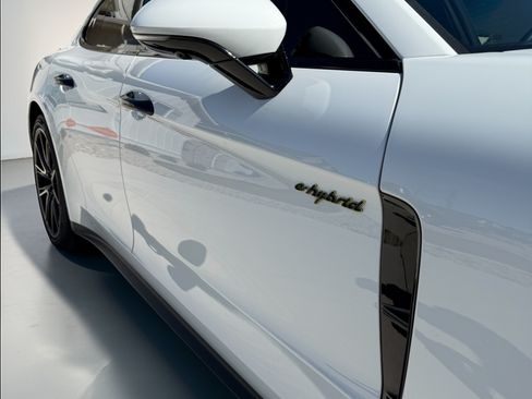 Used 2022 Porsche Panamera 4S image 11