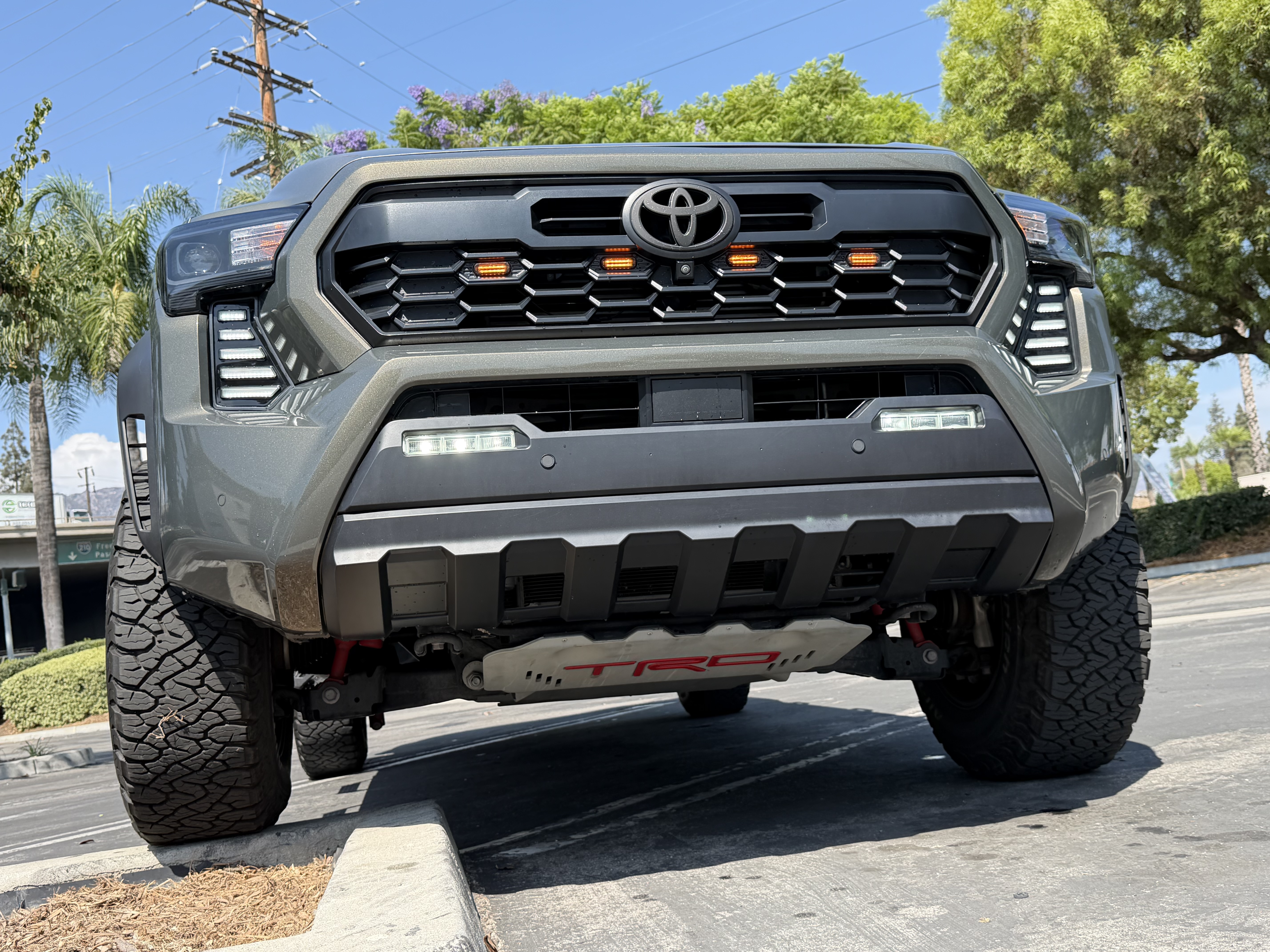 Used 2024 Toyota Tacoma TRD Off-Road w/ TRD Off Road Premium Package AWD/4WD image 12