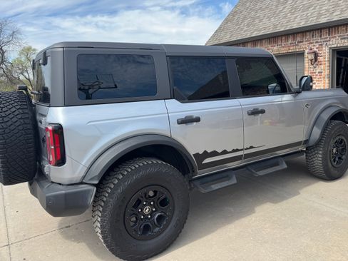 Used 2024 Ford Bronco Wildtrak image 2