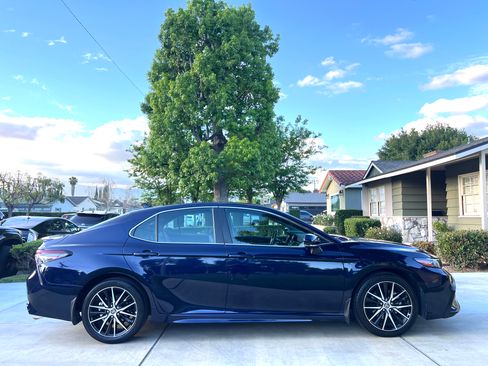 Used 2022 Toyota Camry SE image 5