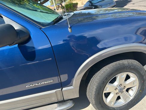 Used 2005 Ford Explorer Sport XLT image 6