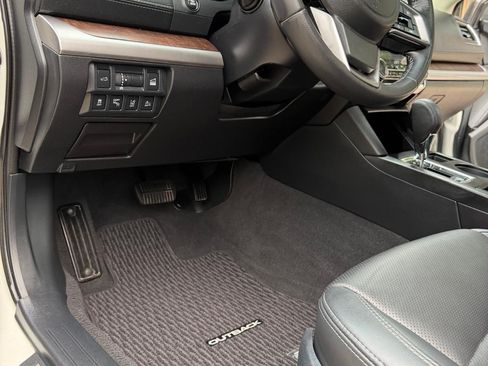 Used 2019 Subaru Outback 2.5i Limited AWD/4WD image 16