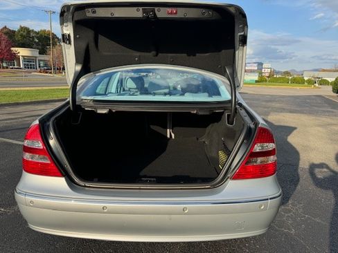 Used 2006 Mercedes-Benz E 350 4MATIC Sedan image 11