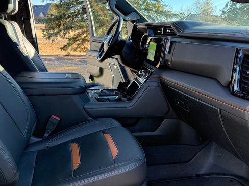 Used 2024 GMC Sierra 2500 AT4 w/ AT4 Premium Plus Package image 9