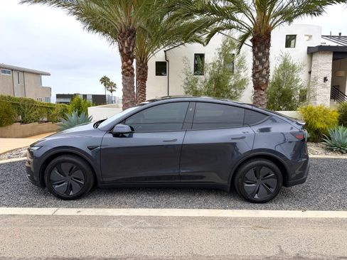 Used 2026 Tesla Model Y Long Range AWD/4WD image 4