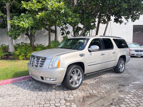 Used 2007 Cadillac Escalade ESV AWD w/ Information Package image 1